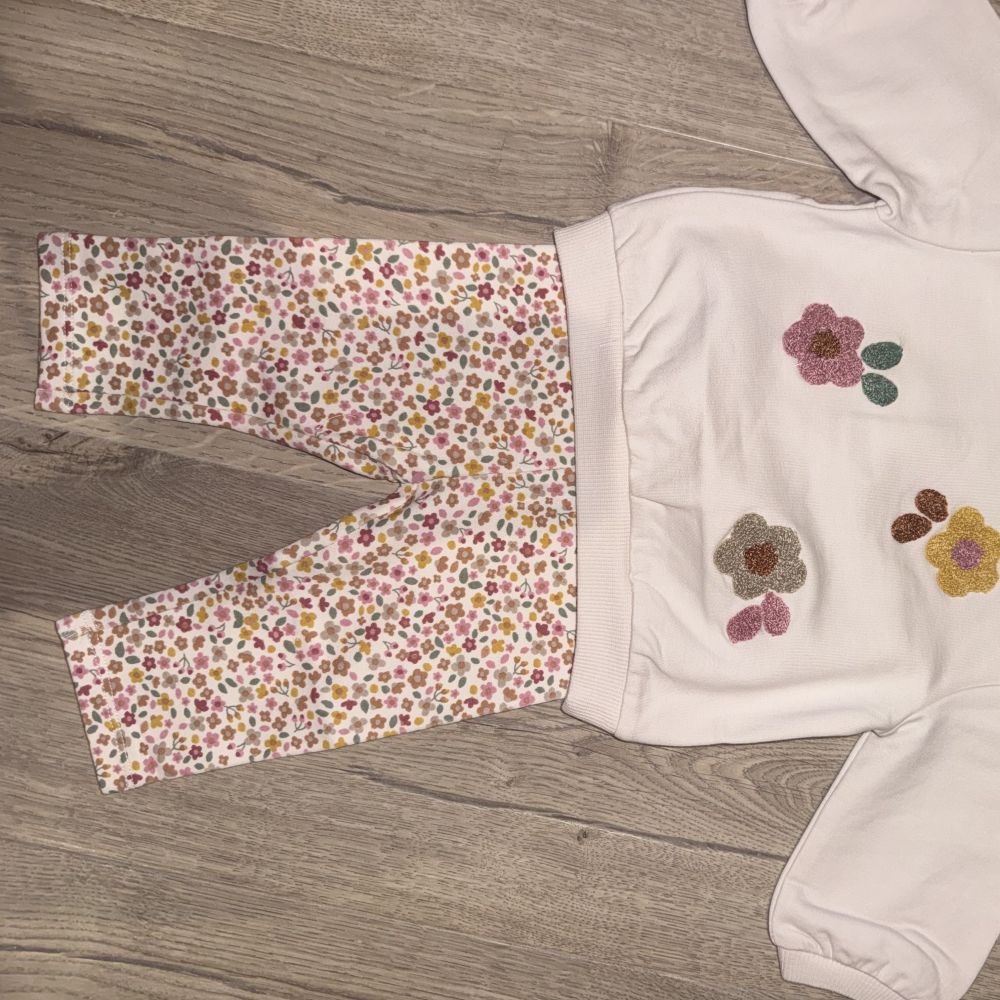 ENSEMBLE LEGGING FLEURS PULL BEIGE