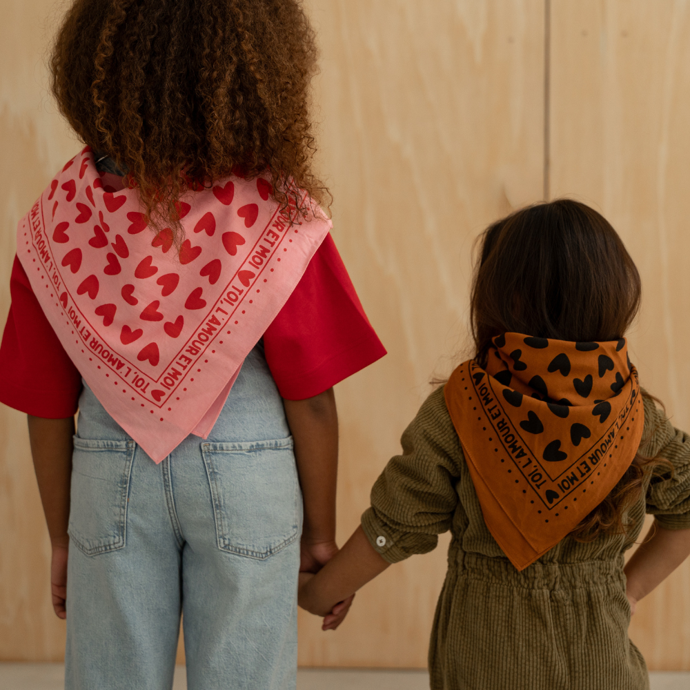 FOULARD 55CM COEUR ROSE ET ROUGE